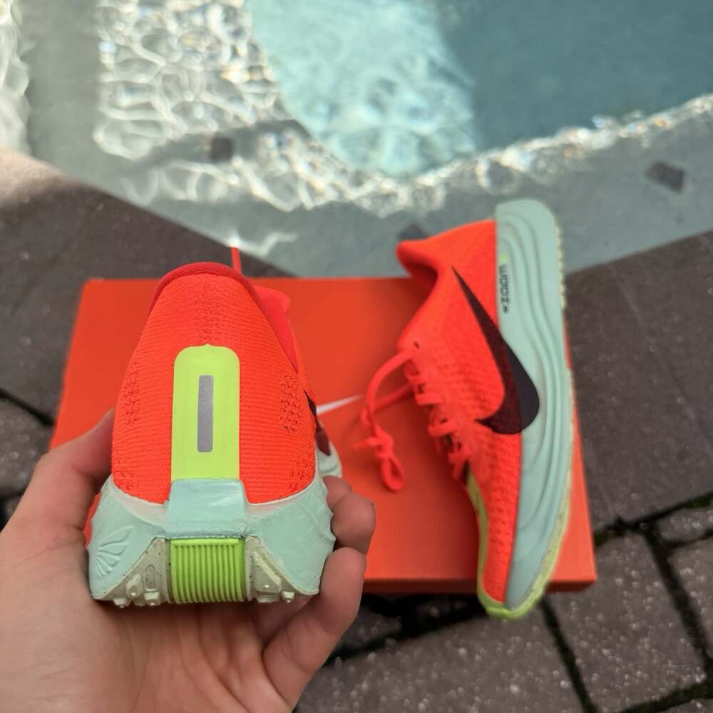 NEW NIKE PEGASUS PLUS BRIGHT CRIMSON LIME BLAST FQ7261-600 WOMEN SIZE 6 US - Picture 3 of 6